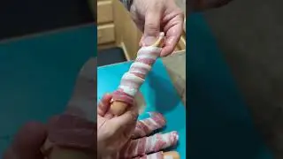 Заверните хот-доги в бекон!