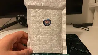 Unboxing Pok&eacute;mon mystery pack!