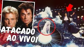 ESTE TIGRE BRANCO ATACOU SEUS DONOS EM FRENTE A CENTENAS DE PESSOAS!