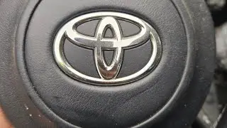 Снятие подушки безопасности рулевого колеса Toyota GR86 2022 года