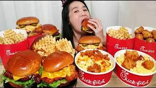 Вкусный и аппетитный мукбанг от CHICK-FIL-A! Сэндвич с курицей в медово-перечном соусе и беконом ...