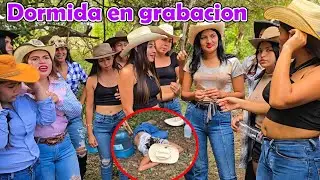 El jefe les llama la atención a todos😐