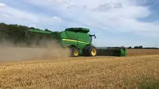 Tag #22742 John Deere S670 harvesting wheat July 2020