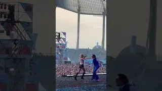 PSY and Rose perform APT. together 🌝