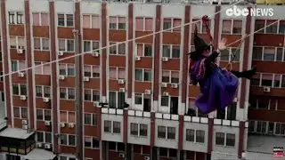 '갑자기 분위기 호그와트' &hellip; 도심 한복판 마녀 등장한 사연은?(A flying witch brings cheer to sick children) | cbcworld