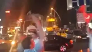 Kızılay Meydanı'nda halkın onurlu direnişi