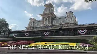 The sights and sounds of Main Street USA at Christmas - Disney&rsquo;s Magic Kingdom