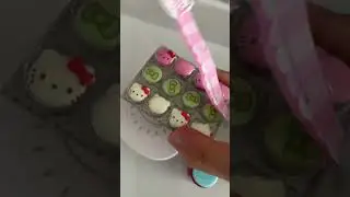 Miniverse Hello Kitty Macarons