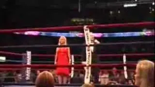 Tracy Williams sings 