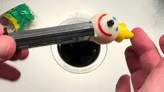 Конфета PEZ Jack in the Box - с чёрным стержнем?!