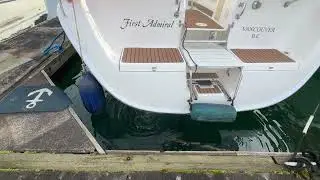 38 Hunter 2006 Engine start up w 1300 hours 