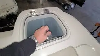 Boston Whaler 370 Outrage 2