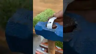 How to lock a sledgehammer handle with a simple bracket#USA #BracketFix #HammerLockHack