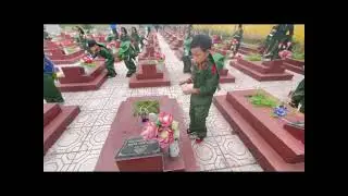 Khối 5 tuổi Trường Mầm Non Trực Nội thắp hương tri ân tại Đền Liệt sĩ xã Trực Ninh