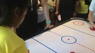 MOFFATT eXperience | Nikka Beats SCOTT MOFFATT at Air Hockey!