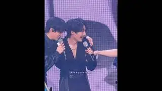 Hyunjin pulled Jeongin in when #Leeknow said he & #Jeongin get along well🤭#hyunin #hyunjin #in #kpop