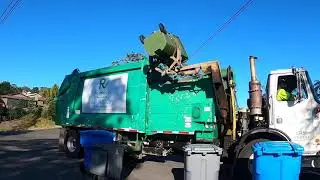 Ex North Bay Heil 7000 garbage truck - Recology Sonoma Marin