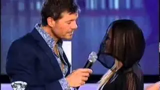 Showmatch 2010 - La nueva Belén le robó un beso a Marcelo