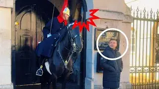 TOP NOTCH King&rsquo;s Guard Gave a final shout to the tourist