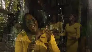 Comforter (Cover) : Charlene Mouangue