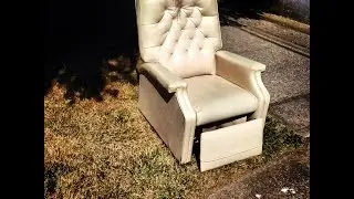 Uneasy Chairs - Revolutionary Abandoned Furniture