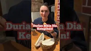 Reaksi Lucu Bule Coba Durian Pertama Kali!