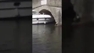 Boat smashes into potter heigham bridge and gets stuck under there #boats #broads #pottorheigham
