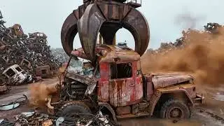 Real Scrap Yard Lifting &ndash; Magnet Arm Moving Massive Metal
