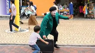 Clown performance on the street at Tokyo.