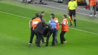 (HD) Crazy fan wants to attack Neymar FC Barcelona vs Santos - 02-08-2013