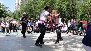 Chinese amateur wrestling 复兴公园，少华跤场。看这三位走的够齐，这跤摔的够棒 #摔跤