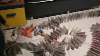 Domino Strecke mit Kreiseln