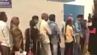 5KM Long Queue Outside A Bank: Aftermath of currency ban in India