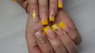 Uñas Acrílicas con diseño Amarillo 💛