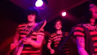 Wild Evel & The Trashbones - I Wanna Be Your Caveman (live)