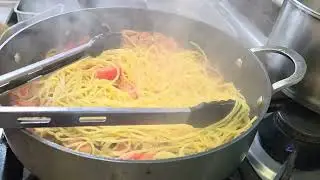 Spaghetti au Thon (pistaches,persil,concassé tomates,oignons,anchois,citron)