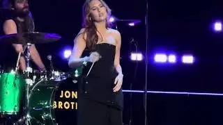 SHALLOW - COVER BY MIMI WEBB & THE JONAS BROTHERS (LIVE IN PARIS)