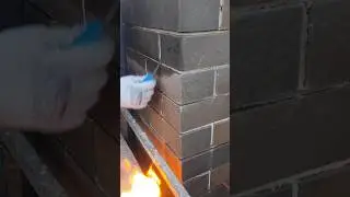 Мороз - не лучшее время для кладки кирпича.
