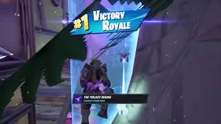 fortnite - master chief and the predator celebrate victory with gangnam style emote