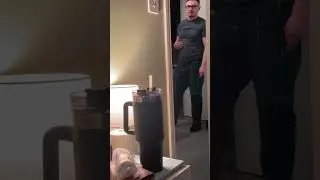 Spider crawls on mans shoulder 🤣😳 (🎥: Collab)