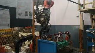 spot welding Robot @weldingtipsandtricks @DuniaRobot11 @kukarobots9568