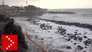 Catania, la mareggiata inghiotte la spiaggia di pietra lavica di San Giovanni Li Cuti