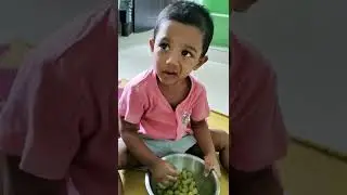 #greengrapes #Grapes #Kids #children #eating #GreenGrapesEatingKids