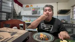 COMIENDO PIZZA CON FRUTA