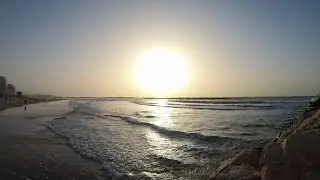 Relaxing Ocean Waves on Rocks 4K - Calming Sea Sounds for Relief & Meditation (10 Hours)