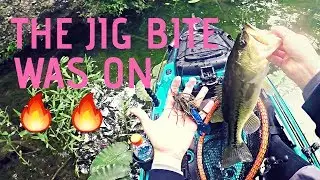 Kayak Bass Fishing- Jig Fishing Clear Rivers!!