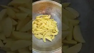 картошка с грибами и булочки  из теста в казане