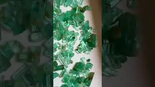 Emerald crystals #gemquality #gemstone #duet #gemsnjewellery #emeraldstone #stone #emerald #beauty