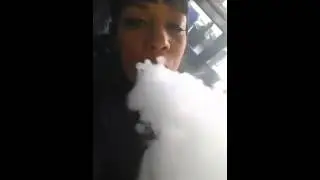 vape model Cute chick's who vape.