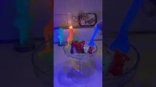 Eating a glowing Perfectly Preserved Pie ☢️